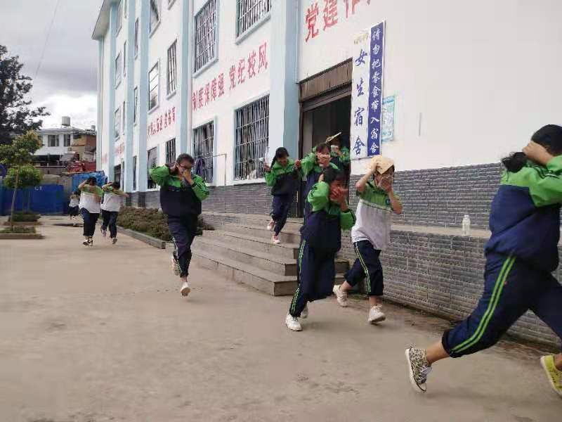 晓街中学强化安全教育筑牢生命防线