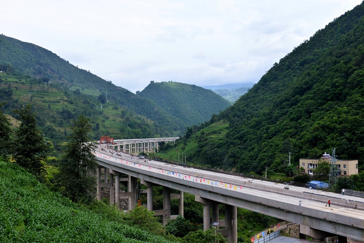 【快讯】云县至凤庆县高速公路今日举行试通车典礼